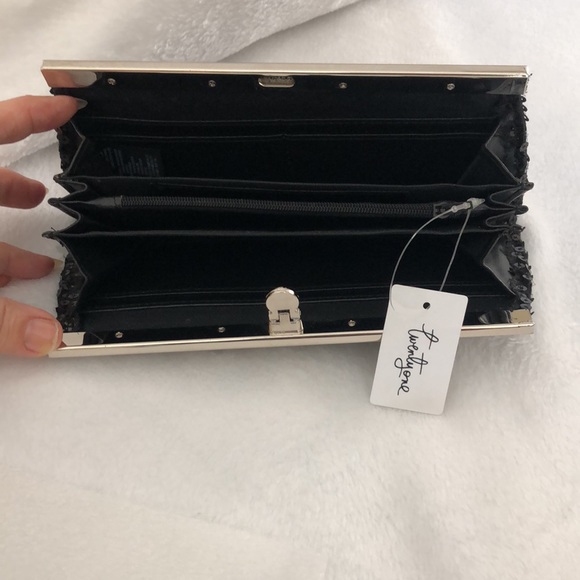 🆕Sequin clutch bag/wallet! Black/silver! 5 compartments & 1 zip coin! Dustcover - Picture 9 of 15